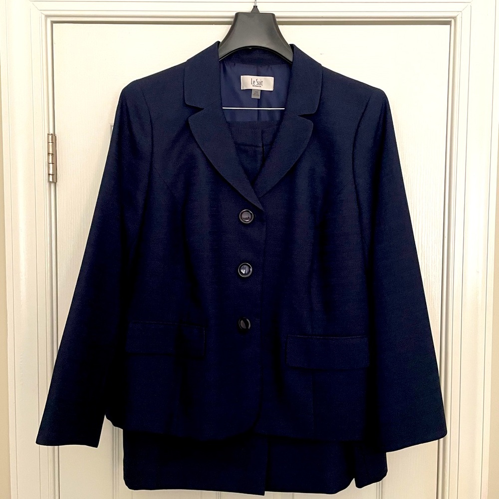 LeSuit. Navy skirt suit.